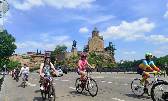 Tbilisi Private Bike Tour: Peace Bridge, Old Town & Sameba