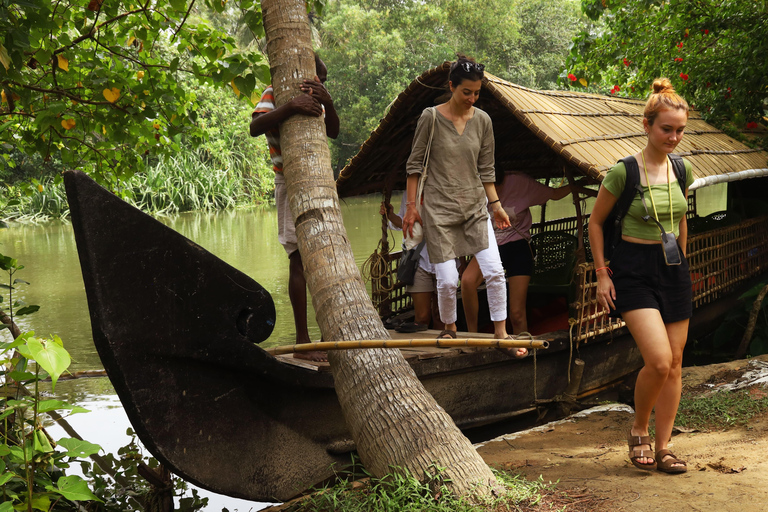 Cochin: excursión de día completo por los remansos con almuerzo y té por la tarde.Cochin: Excursión de día completo por los remansos con almuerzo y té por la tarde