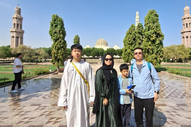 Muscat: City Highlights Tour with Grand Mosque & Souq Shared