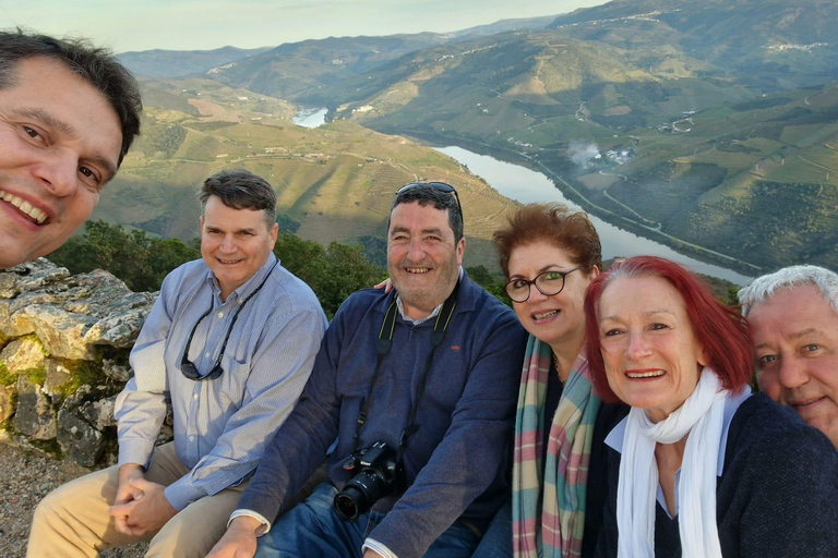 VALLEE DU DOURO : Visite guidée des vignobles, croisière et déjeuner dans un établissement vinicole.Visite privée