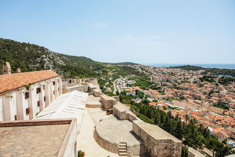 Split: hele dag per catamaran naar Hvar en Pakleni-eilanden