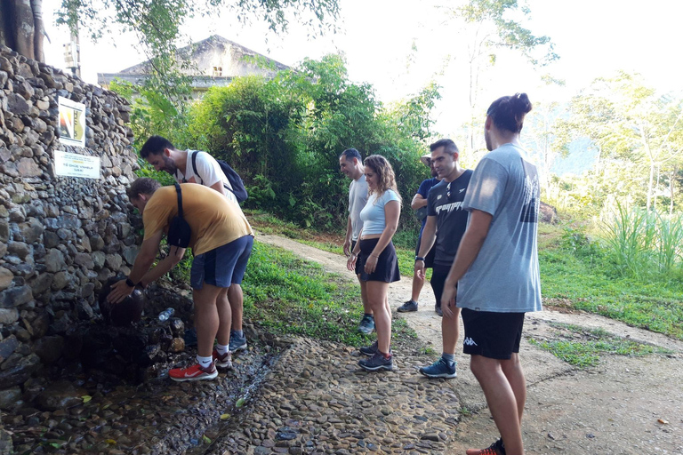 河内：乘坐豪华轿车往返蒲良从 Pu Luong 到 河内