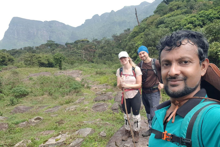 纳克尔斯峰探险和希洛亚村露营 2 日游