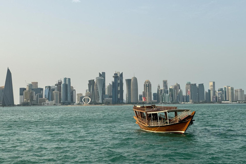 Stadsutflykt i Doha och åktur med traditionell Dhow-båt i träStadsutflykt i Doha och båtresa med traditionell Dhow i trä