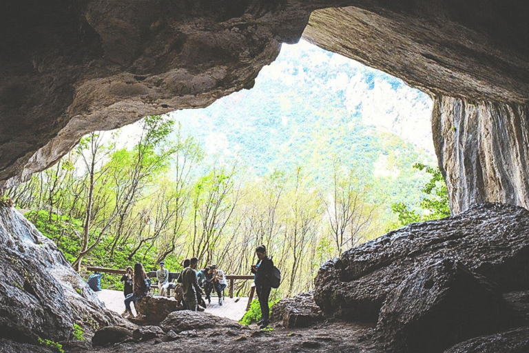 Depuis Tirana/Durres/Golem : Grotte de Pëllumbas et randonnée dans le canyon d&#039;Erzen