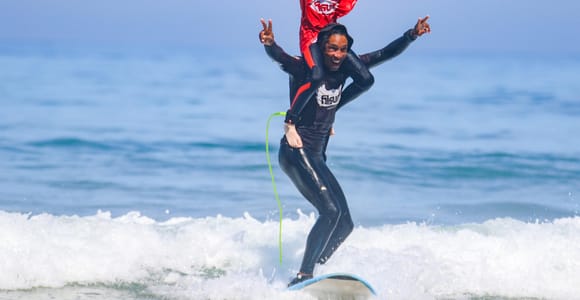 Lagos: groepslessen surfen voor alle niveaus
