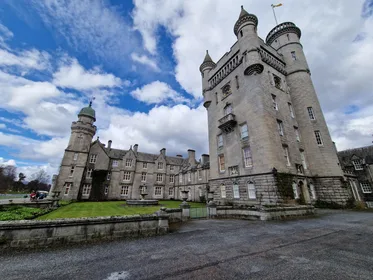 Aberdeen: Highland Heritage, Balmoral und Tartan Day Tour