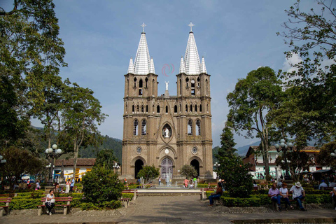 Medellín: Jardín, Andes, and Hispania Day Trip with Lunch