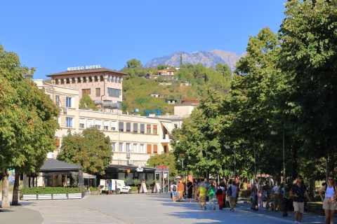 Romantischer Spaziergang in Berat: Geschichte und Charme entfalten sich