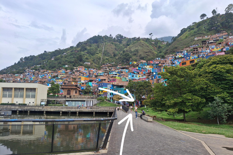 New Comuna 3 Medellín Tour: the largest macro-mural in the city Comuna 3 Manrique Tour: the largest macro-mural in Medellín