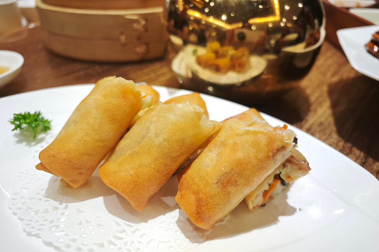 Shanghai Night Tour: Old Town, Local Dinner & Rooftop Bar