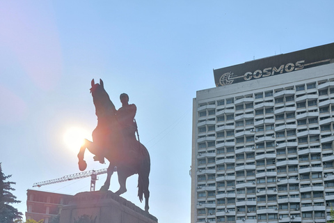 Walking Tour with Wine & Soviet Flea Market Visit - Chisinau
