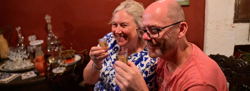 Dégustation de vin dans un manoir goanais centenaire à Fontainhas