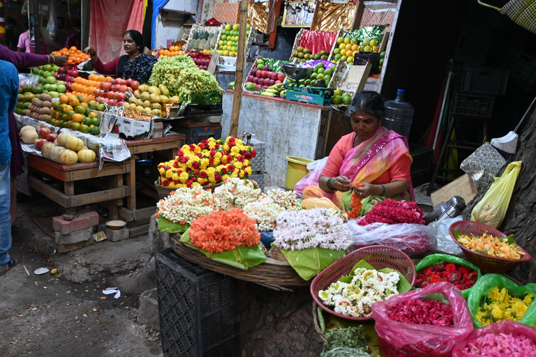 Bangalore: Foodie Tour, Local Market, & Mystery Nandi Temple Bangalore:Food Street Walk+Local Market+Mystery Nandi Temple