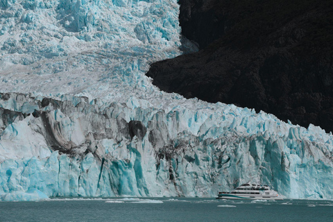 El Calafate: Upsala & Spegazzini Glaciers Cruise with Lunch Cruise with Boxed Lunch and Hotel Pickup