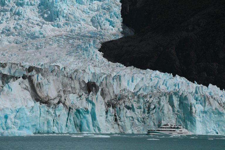 El Calafate: Upsala & Spegazzini Glaciers Cruise with Lunch Cruise with Boxed Lunch and Hotel Pickup