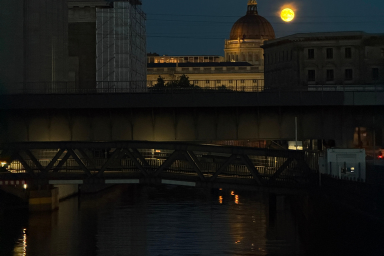 Berlin Night Walking Tour - Iconic Illuminated Landmarks Private Berlin Sunset Walking Tour - Iconic Landmarks