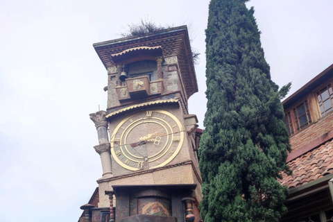 Tbilisi: Unforgettable Georgian Feast with Tamada and Music