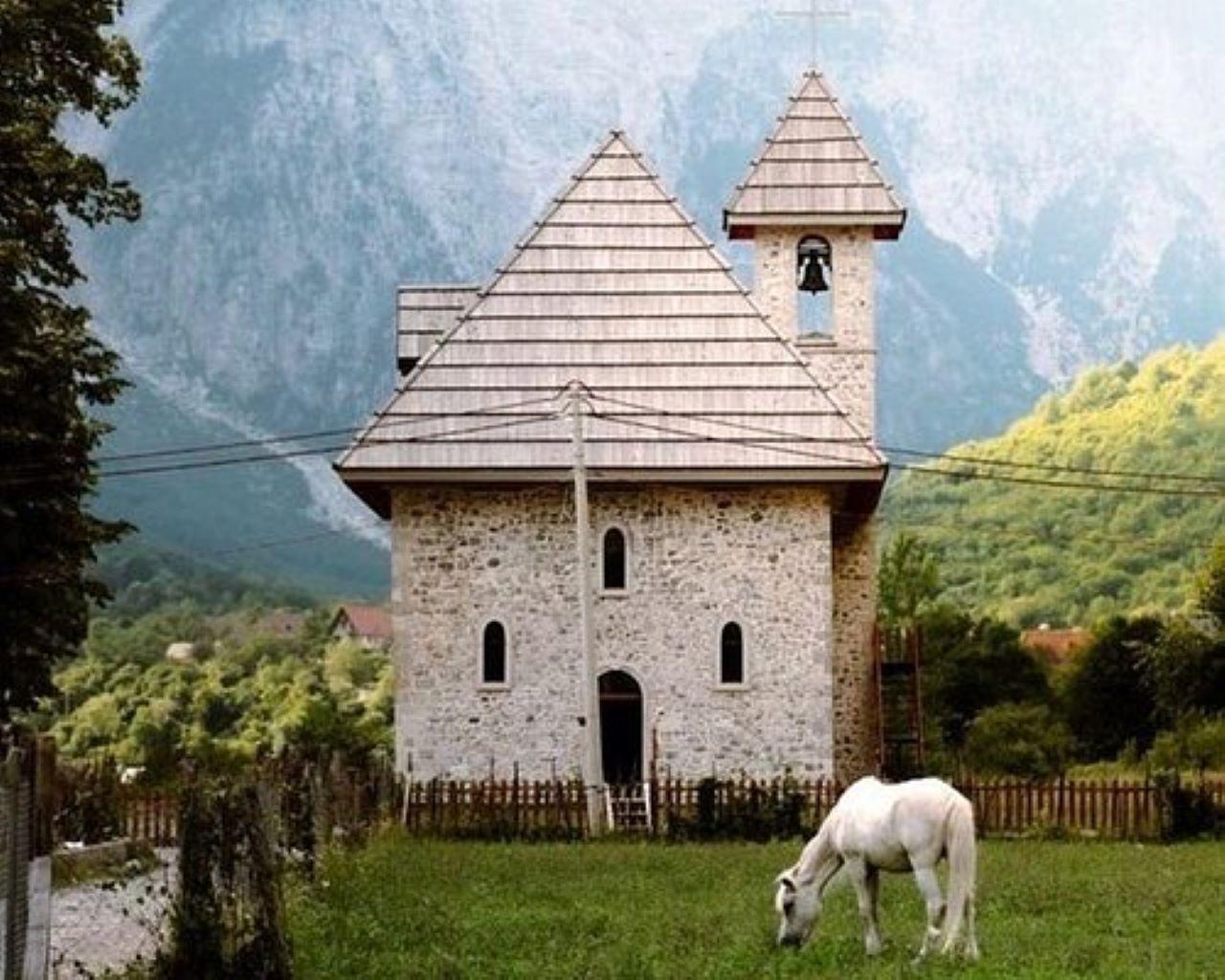 Korçë: Städtetour mit Führung und Besuch des Dorfes Voskopojë