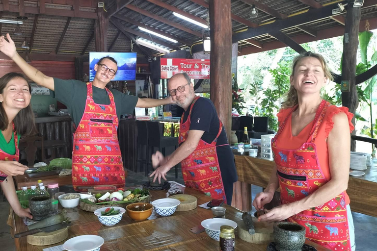 Krabi: Authentic Thai Cooking Class with a Meal