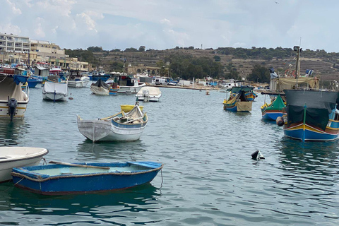 Southern Beauties: Marsaxlokk and Blue Cave TOUR IN PORTUGUESE