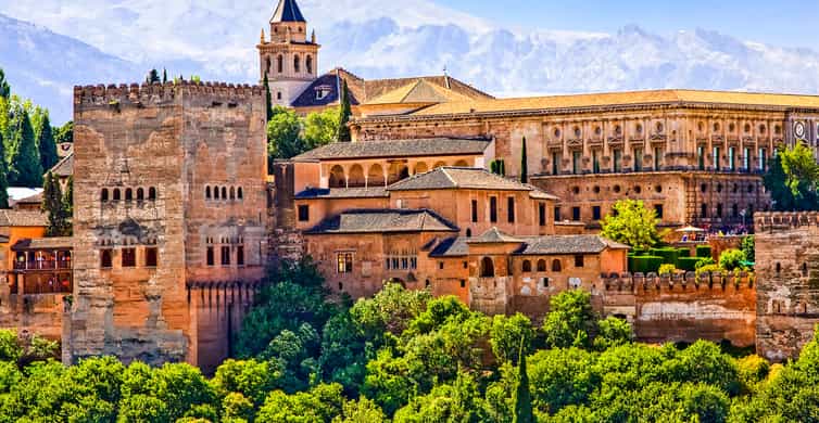 Granada: Alhambra & Nasrid Palaces Tour with Tickets