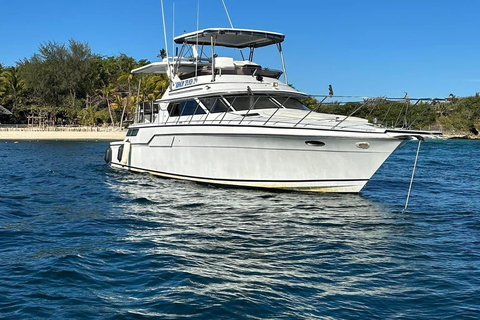 Boracay: Private Yacht Cruise with Snorkeling & Snacks Boracay Private Yacht Cruise: Medium Yacht