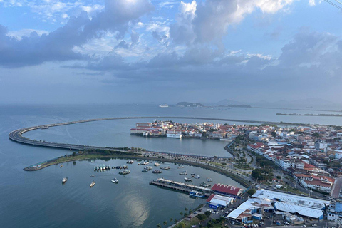 Tour notturno di Panama City: vista a 360° e vita notturnaDall'aeroporto di Tocumen