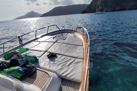 Procida : Excursion en bateau privé avec vue sur la mer et plongée en apnéeProcida Vue sur la mer