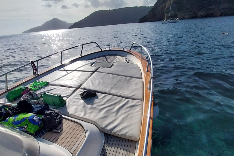 Procida : Excursion en bateau privé avec vue sur la mer et plongée en apnéeProcida Vue sur la mer