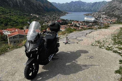 Kotor: gran aventura en scooter hasta Perast, paseo en barco GRATIS