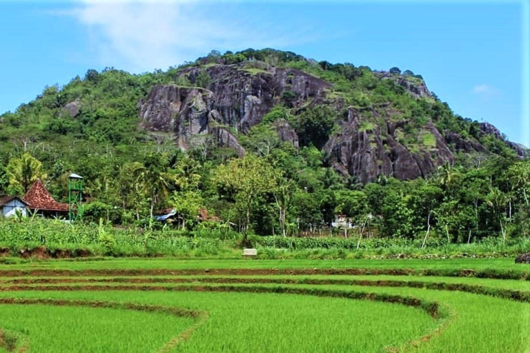 Trekking soft di Yogyakarta all&#039;antico vulcano NglanggeranTour di trekking di un giorno a Yogyakarta