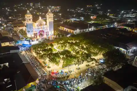 EL SALVADOR: ROUTE OF THE FLOWERS, COLONIAL TOWNS AND RAINBOW SLIDE