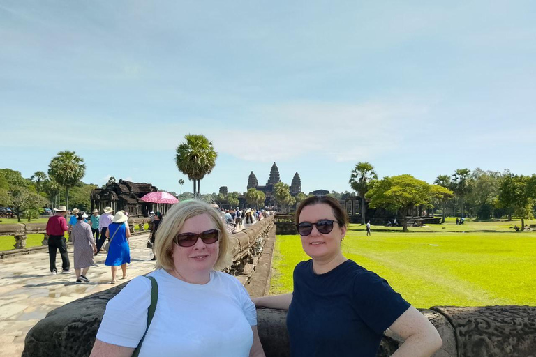 Exploring Angkor Wat: A Tour from Phnom Penh to Siem Reap