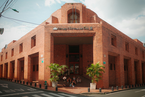 Cali: Flavors and Secrets Walking Tour with Drinks