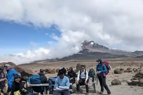 Kilimanjaro Trekking: 9 dias Rota do Circuito do Norte