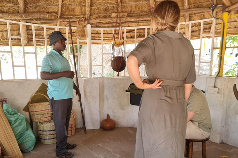 Downtown Nairobi walking tour and Maasai souvenir shopping