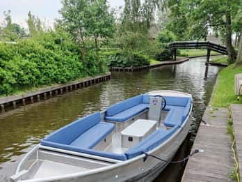 1 Hour Private open boat tour with local captain