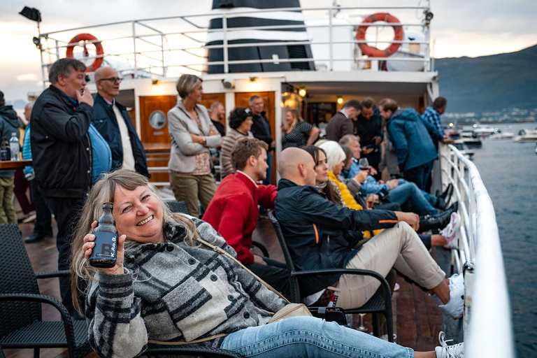 奥勒松：峡湾“Flyt-Bar”水上酒吧派对奥勒松：峡湾上的“Flyt-Bar”水上休闲派对