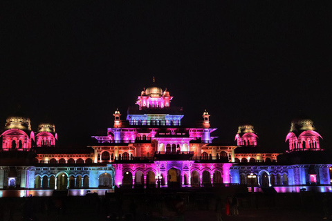 Jaipur: Tour nocturno privado con mirador al atardecer de NahargarhExcursión en Tuk-Tuk con conductor de habla inglesa