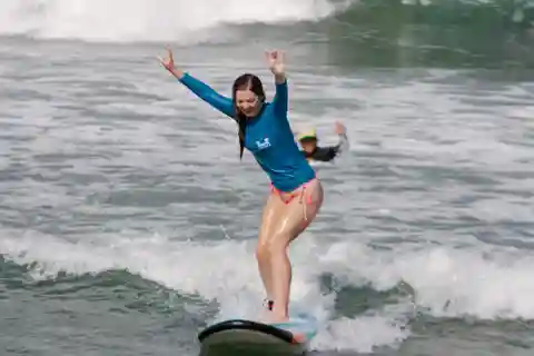 Lekcje surfingu dla początkujących w Canggu