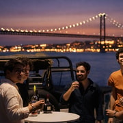 LISBOA DE NOCHE en un Jeep Vintage con degustación de COMIDA y BEBIDA