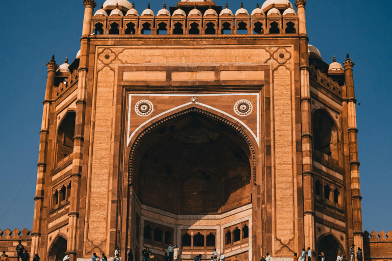 Delhi/Agra/Jaipur Transfer Via Fatehpur Sikri & Stepwell Transfer Between Delhi & Jaipur by Private Car