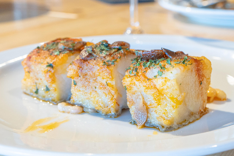Barcelona: Montserrat, Winery Tour & Lunch with Wine Tasting