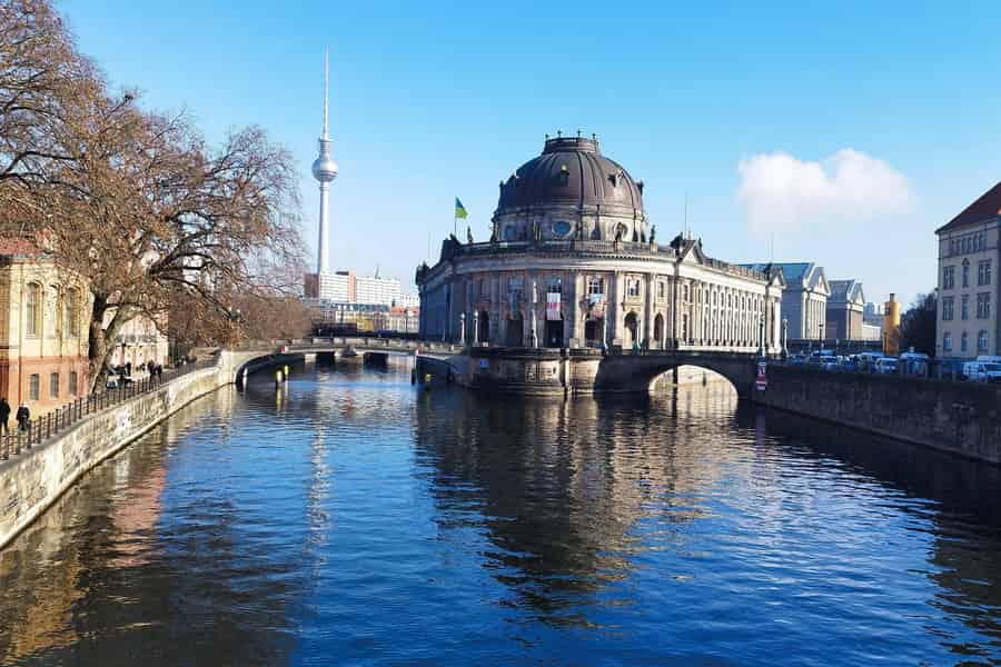 Berlin (E)Bike-Tour Historische Highlights in kleinen Gruppen. Foto: GetYourGuide