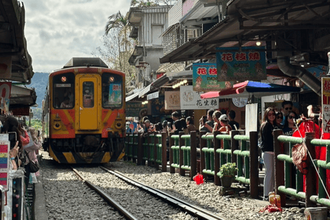From Taipei: Yehliu, Shifen, Houtong & Jiufen One Day Tour