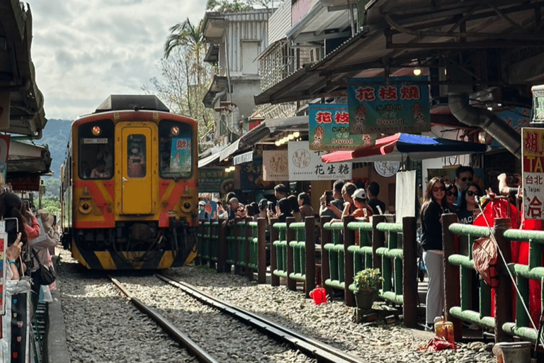 From Taipei: Yehliu, Shifen, Houtong & Jiufen One Day Tour
