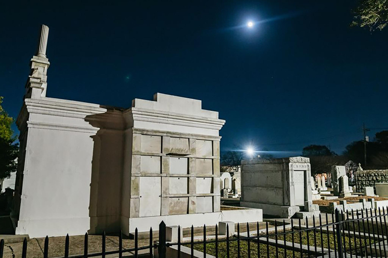 Explore NOLA: Ghosts, Voodoo &amp; Haunted History Walking Tour