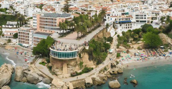 Nerja und Frigiliana von Málaga aus: der Berg und das Meer