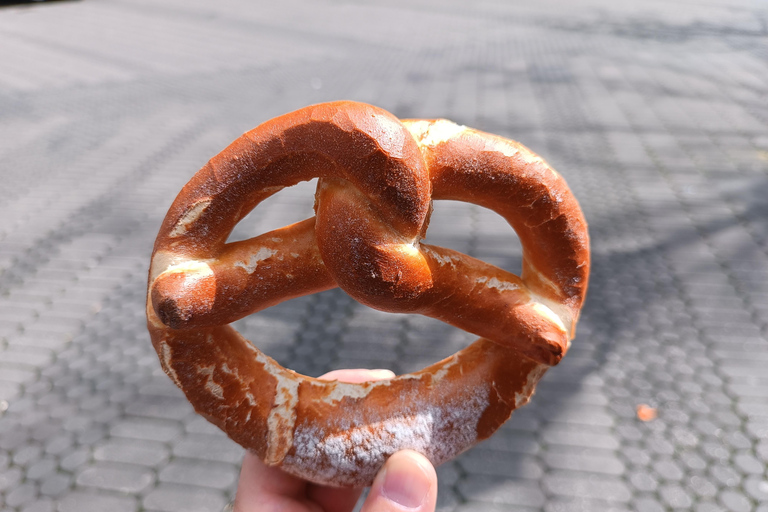 Nuremberg Traditional Food Tour: Full Meal and Drinks